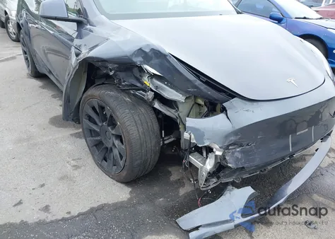 2023 Tesla Model Y Awd/Long Range Dual Motor All-Wheel Drive z USA, uszkodzony, nr VIN 7SAYGDEE5PF916715